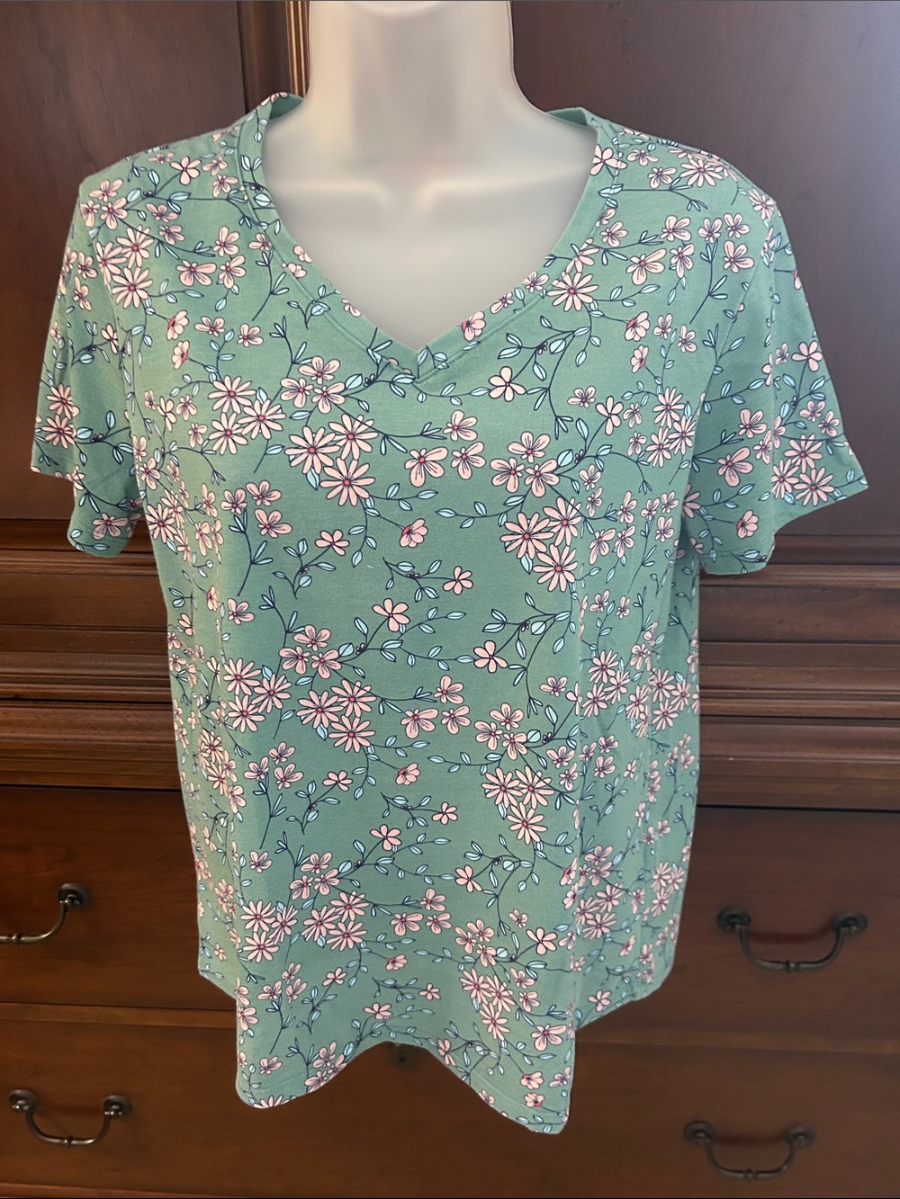 FRESH PRODUCE Sweet Floral V-Neck Tee Small